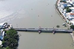 Cận cảnh cầu sắt hơn 50 năm tuổi nối TP.HCM - Tây Ninh trước ngày 'thay áo mới'