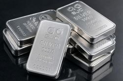 Ng&agrave;y 29/9: Gi&aacute; bạc trong nước v&agrave; thế giới biến động tr&aacute;i chiều