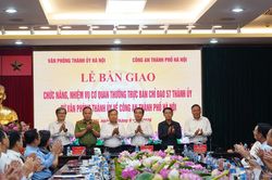 Bí thư Thành ủy Hà Nội Trần Đức Thắng làm việc với Công an Thành phố
