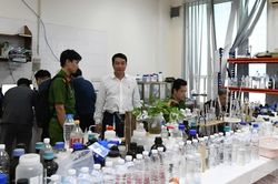 Khởi tố 28 bị can 'bán giấy ăn tiền'