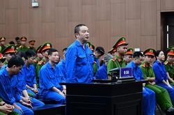 Cựu Viện trưởng nhận hối lộ hơn 8 tỷ đồng, để vợ 'can thiệp' việc cơ quan