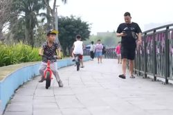 Công viên Thiên văn học nhộn nhịp khi chiều xuống