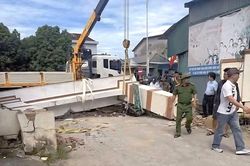 Tạm giữ xe cẩu sau vụ cổng chào đổ sập khiến bé trai 8 tuổi đứt rời bàn tay
