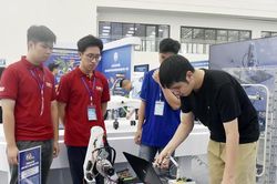 Nhân lực công nghệ chiến lược: Thay đổi để đáp ứng nhu cầu thực tiễn