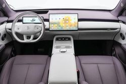 SUV hạng D giá 542 triệu đồng cùng cỡ Toyota Fortuner, sở hữu 5 phiên bản, mạnh 367 mã lực, trang bị tiên tiến
