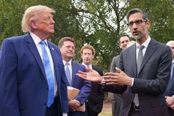 Tổng thống Trump cam kết không 'kìm hãm' AI