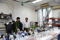 Khởi tố 28 bị can 'bán giấy ăn tiền'