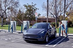 Mỹ sẽ có trụ sạc siêu nhanh 750 kW