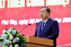 Ph&oacute; Thủ tướng Thường trực Phạm Gia T&uacute;c: Kh&ocirc;ng c&oacute; quốc gia n&agrave;o trở th&agrave;nh nước c&ocirc;ng nghiệp ph&aacute;t triển chỉ bằng lắp r&aacute;p