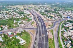 Thông xe, khai thác cao tốc Bến Lức-Long Thành từ 1/10