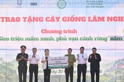 Trao tặng 86.300 cây giống lâm nghiệp cho tỉnh Thái Nguyên