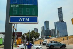 Bang Texas của Mỹ ban bố tình trạng thảm họa vì giá dầu diesel tăng vọt