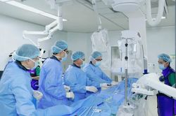 Đau thượng vị ra lưng, người đàn ông 58 tuổi phát hiện phình động mạch chủ