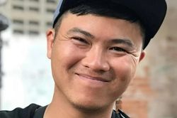Từ cậu bé sống trong chùa đến đạo diễn trăm tỷ 'Trại buôn người'