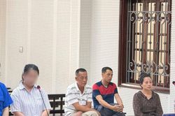 Vợ chồng chiếm đoạt hơn 12 tỷ đồng tiền làm sổ đỏ