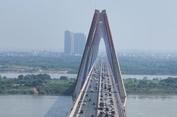Hà Nội tháo biển khoảng cách trên cầu Nhật Tân: Bài học từ một quyết định vội?
