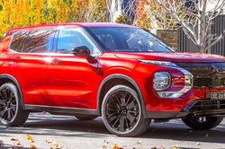 Mitsubishi Outlander thế hệ mới có thể dùng tới 4 mô-tơ điện, ra mắt 2 năm tới
