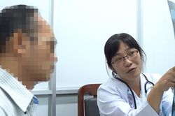 Người đàn ông mắc bệnh hiếm, phế nang phổi ngập chất đạm