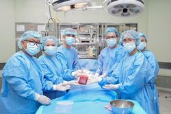 Bé trai 1,5 tuổi hiến tủy cứu chị gái mắc bệnh suy tủy xương