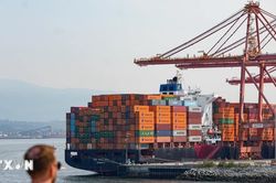 Cuộc chiến thương mại Canada-Mỹ tiếp tục leo thang