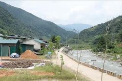 Bản vùng biên mong sớm có nơi an cư mới