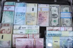 Giá trị đồng tiền Iran chạm đáy, 2,5 triệu rial đổi 1 USD