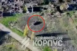 Ukraine biến xe bọc thép Liên Xô thành “xe zombie” không người lái, đánh phòng tuyến Nga