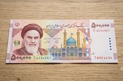 Tiền Iran xuống kỷ lục, 2,5 triệu rial quy đổi được 1 USD