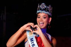 Đương kim Miss World trở về quê nhà sau 1 tháng ở Việt Nam