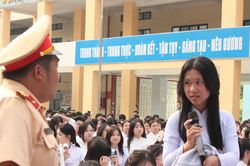 CSGT TP.HCM tăng cường giáo dục pháp luật về giao thông