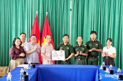 Báo và Phát thanh, Truyền hình Đồng Nai trao tặng máy tính cho Đồn biên phòng Lộc Thành và tặng quà động viên Đội K76