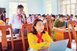40 học sinh đối thoại với đại biểu HĐND xã Kon Chiêng