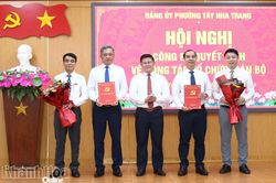 Đảng ủy phường Tây Nha Trang công bố và trao các quyết định về tổ chức bộ máy