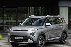 Kia Carens Clavis ra mắt tại Việt Nam với 2 phiên bản Deluxe và Luxury, giá từ 639 triệu