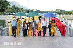 Đoàn đại biểu UNESCO thăm Quần thể Danh thắng Tam Chúc