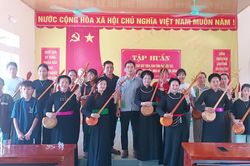 Trung Hà mở lớp truyền dạy văn hoá dân tộc