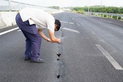 Cao tốc Biên Hòa - Vũng Tàu: Cắt bóc lớp bê tông nhựa, thảm lại mặt đường đoạn sông Buông
