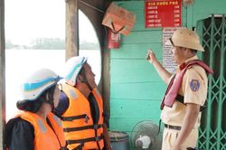 Bảo đảm an toàn giao thông mùa nước nổi ở Tây Đô
