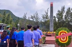 Lắng nghe lịch sử giữa trùng khơi