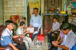 Lãnh đạo Uỷ ban MTTQ Việt Nam tỉnh Cà Mau thăm, chúc thọ người cao tuổi