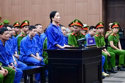 Để 2,5 tỷ đồng trong thùng hoa quả mang đi 'chạy' giám định tâm thần