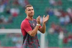 Ronaldo bất mãn vì ngồi dự bị, LĐBĐ Bồ Đào Nha họp khẩn