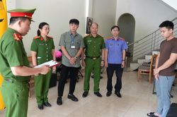 Khởi tố người không bằng cấp y dược, thổi phồng công dụng thảo mộc để bán