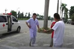 Khởi tố 2 đối tượng thu 9,5 triệu đồng chuyến xe cứu thương tại Thanh Hóa