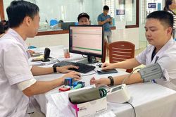 Cán bộ y tế Nghệ An hiến máu cứu bé trai 8 tuổi