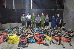 Phát hiện 248 bình 'khí cười' vận chuyển trái phép qua biên giới