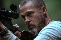 Tranh luận bủa vây trong ngày Brad Pitt tái xuất