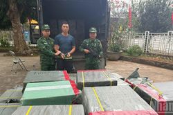 Lào Cai triệt phá vụ vận chuyển 21.000 bao thuốc lá nhập lậu