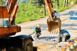 Khẩn trương khắc phục tình trạng nứt vỡ tại tuyến ĐT611 đoạn qua Đèo Le