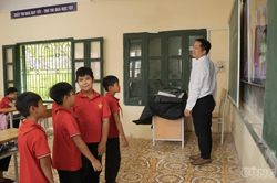 Từ 15/11, quỹ phụ huynh bị 'khai tử', hết thời 'góp rồi giao chi tiêu'